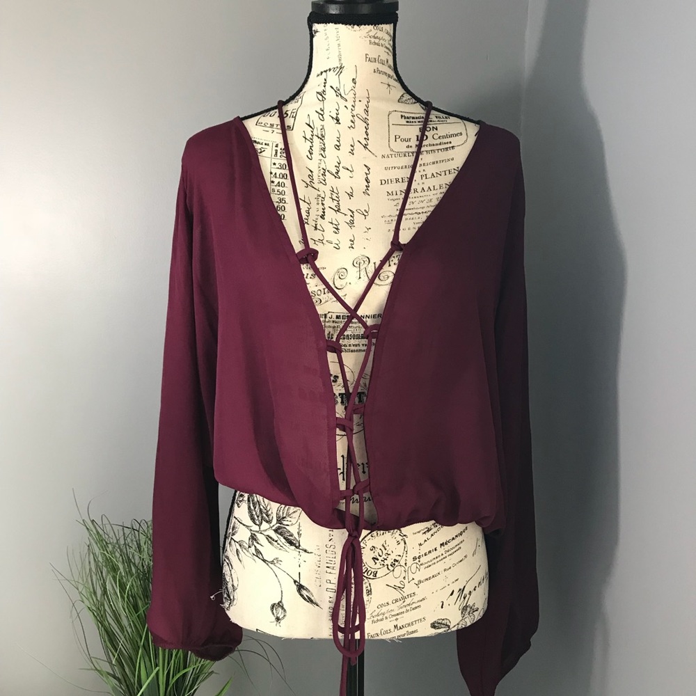 🎉HP🎉🆕🌸Laced up  Open Shoulder Burgundy Top - Picture 2 of 8